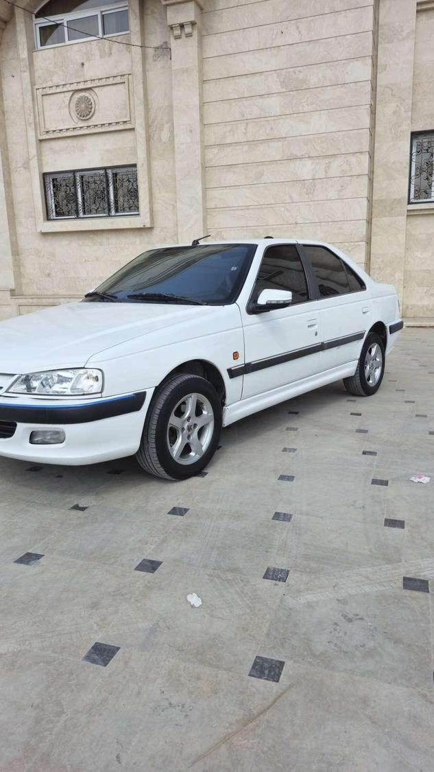 مزایده یکدستگاه خودرو سواری پژو جی ال ایکس 2000 اوراقی به شماره انتظامی 689 ب 67 ایران 10 مدل 1378