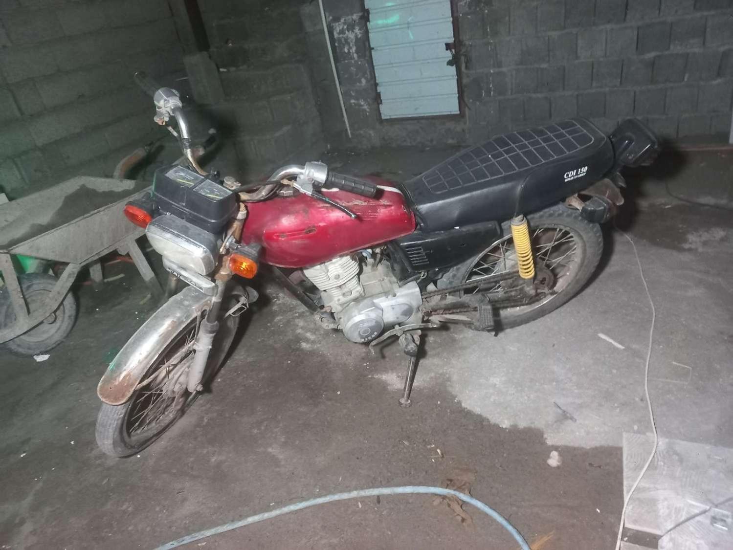 موتورسیکلت 125 سی سی احسان به شماره انتظامی699- 38149
