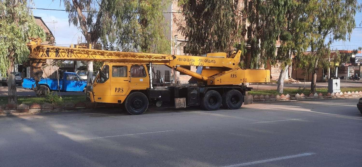 3 دستگاه مینی بوس و 1 دستگاه سواری