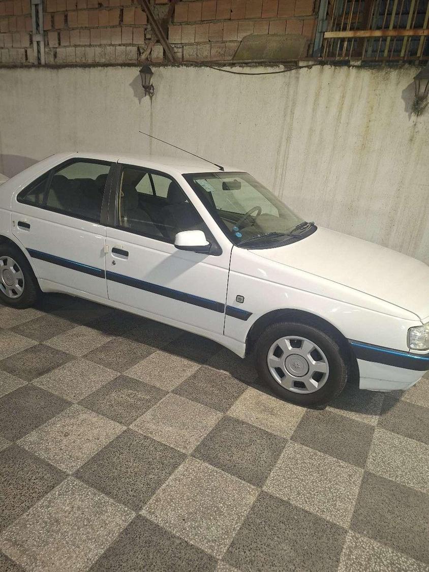 یک دستگاه خودرو سوارکاری سیستم چانگ یونگ موسو 3200 مدل 2005 رنگ سفید