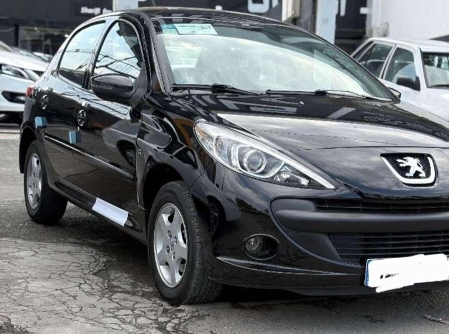یک دستگاه اتاق سواری کارجییپ