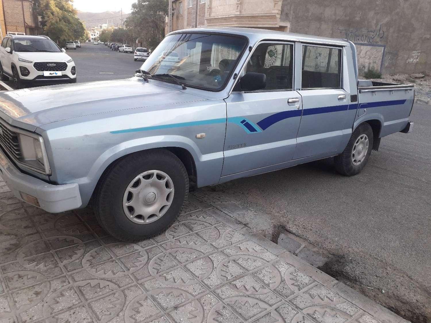 یکدستگاه وانت نیسان زرد رنگ مدل 1370