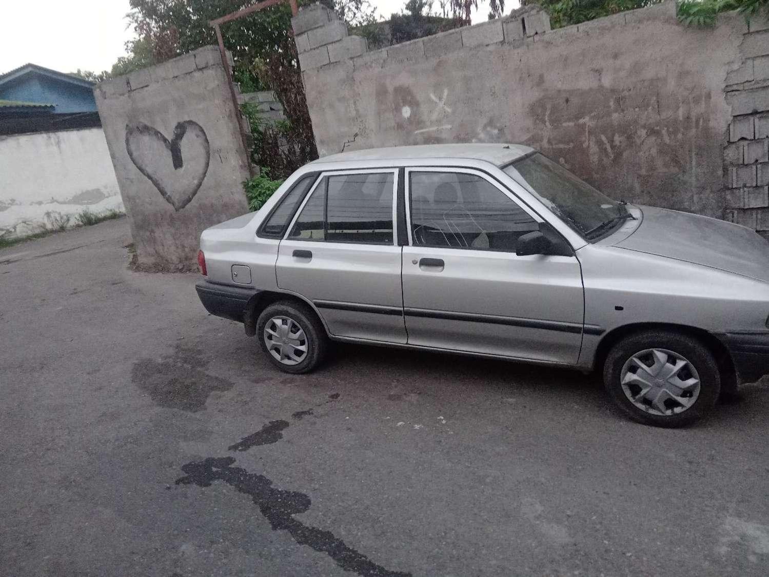 یک دستگاه خودرو پراید